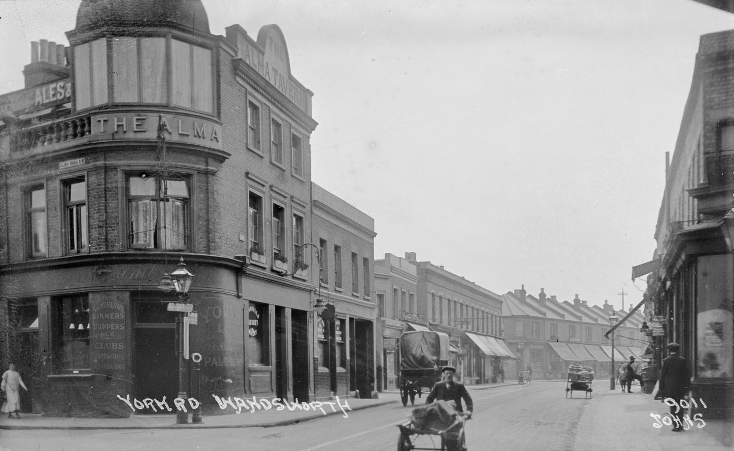Fig. 12: Old York Road looking west from Alma PH c1920s. Source: Wandsworth Heritage Service