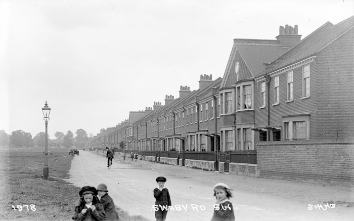 Fig. 10: Swaby Road. The furthest extent of the pre-WWI west section. The empty space to the left is the future Openview Estate.