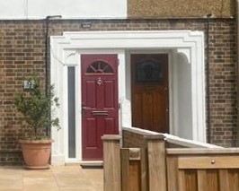 Fig. 77 (a): Paired porches beneath moulded stone surrounds. One original door survives to the right-hand side. On the left of the left image a porch has been filled in. This harms the symmetry.