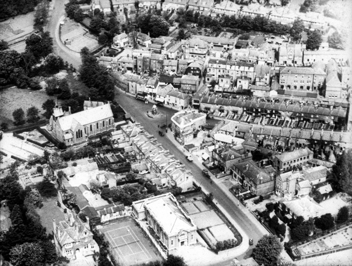 Fig. 6: The town centre of Roehampton before the London County Council (LCC) development