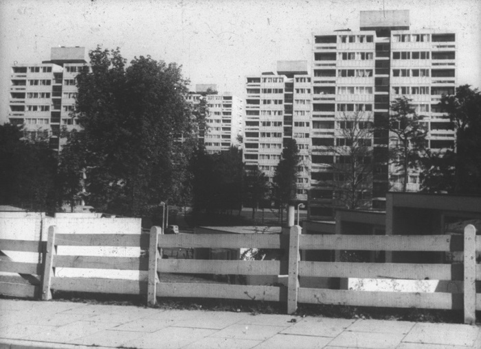 Fig. 22: Point Blocks and distinctive original boundary fencing which was widespread throughout the estate