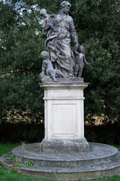 Fig. 82: Statue in front of Mount Clare, memorial to Hugh Colin Smith and his wife Constance