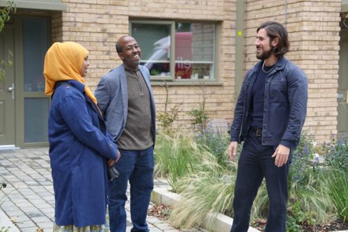 Mrs Farah and Mr Mahamud meet Councillor Aydin Dikerdem