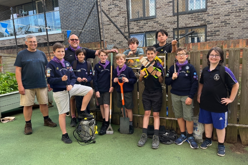 4th Streatham Sea Scouts prepare for gardening at Fayland Children's Centre